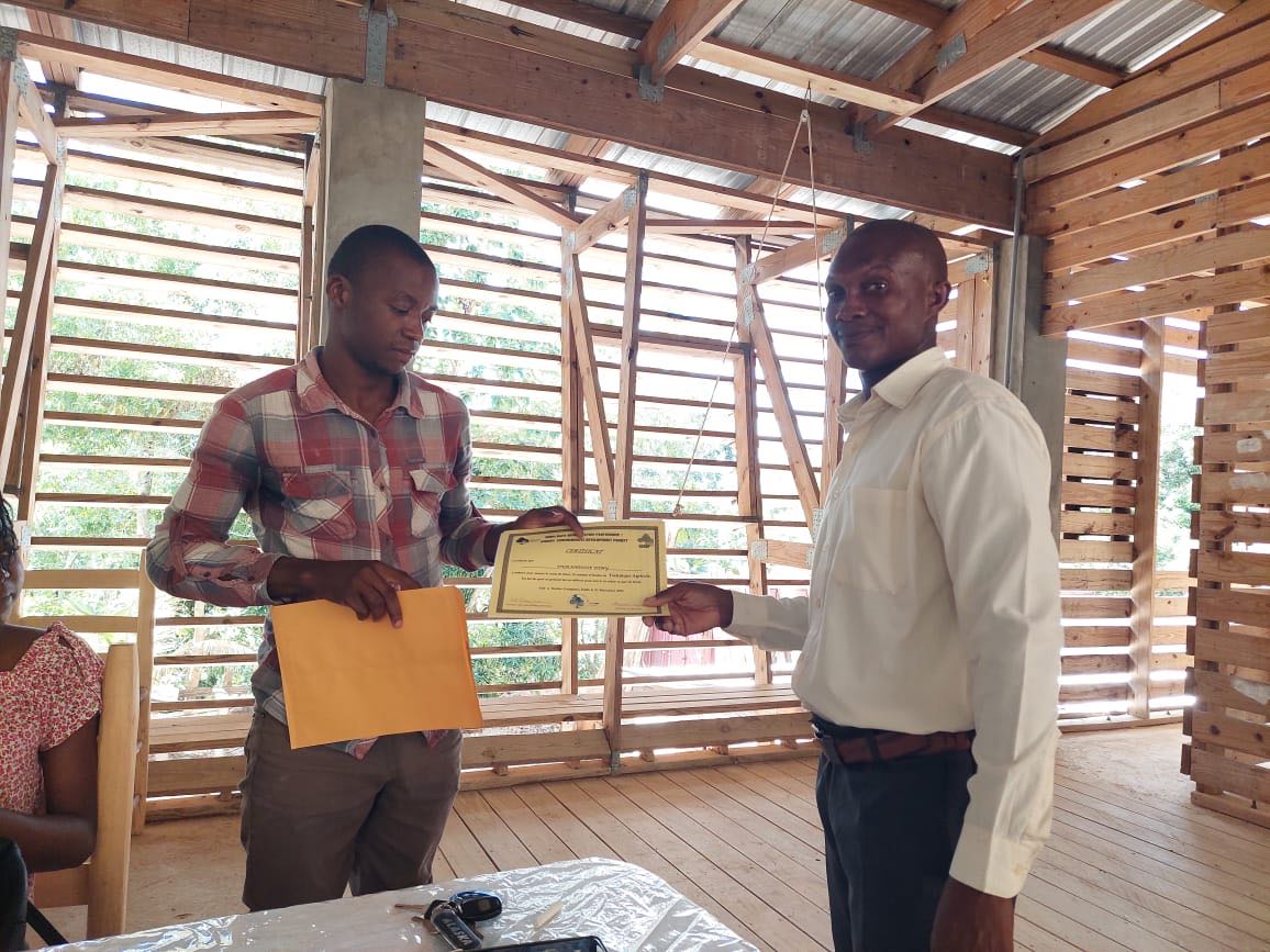 Dimy Receives His Certificate

